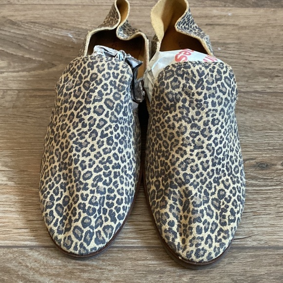 Lucky Brand Cahill Loafer Flat Leopard Women's 9.5 suede. Fold down heel Mule - Picture 2 of 9